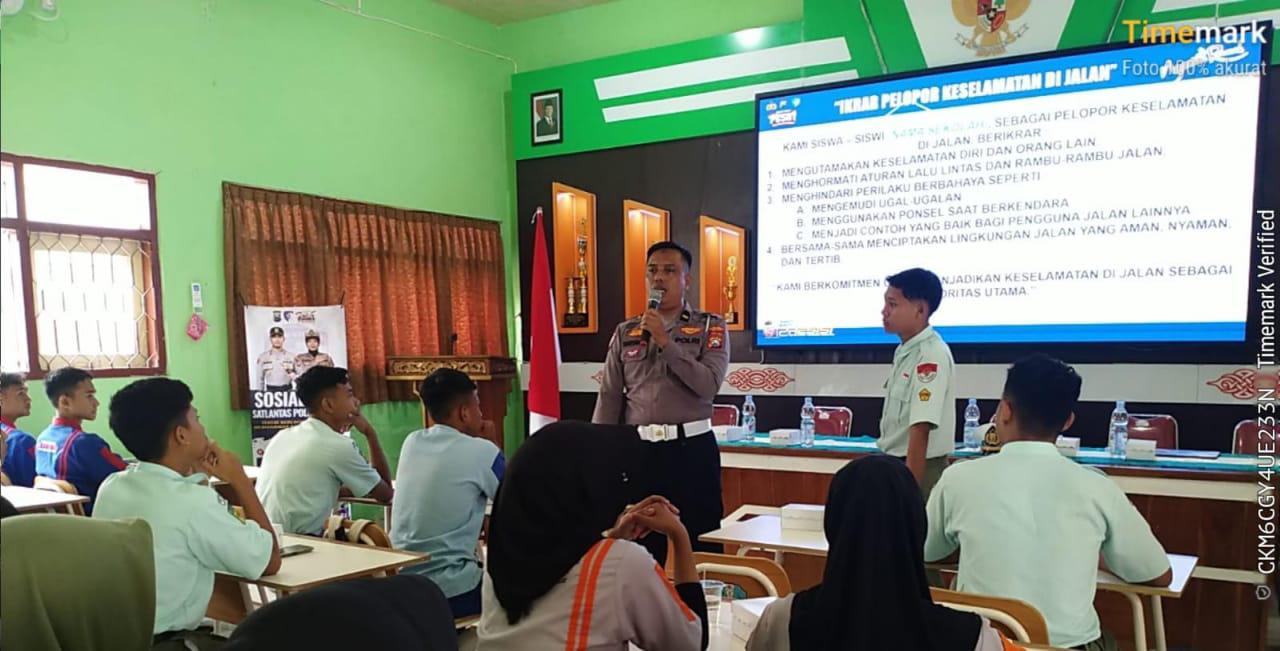 Satlantas Polres Ngawi Gelar Police Goes To School di SMKN 1 Geneng
