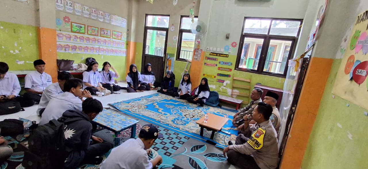 Cegah Kenakalan Remaja, Polsek Wiyung Beri Pembinaan Spesial bagi Siswa PKBM Az-Zahra