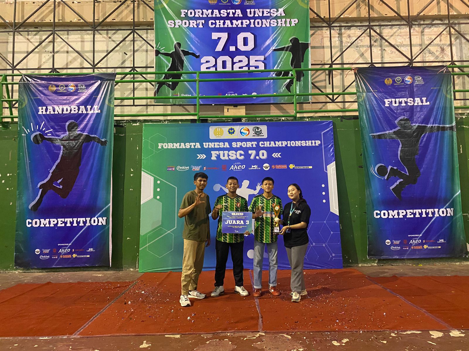 Bikin Bangga, Tim Handball Putra SMPN 5 Tulungagung Juara Tiga Formasta Unesa Sport Championship