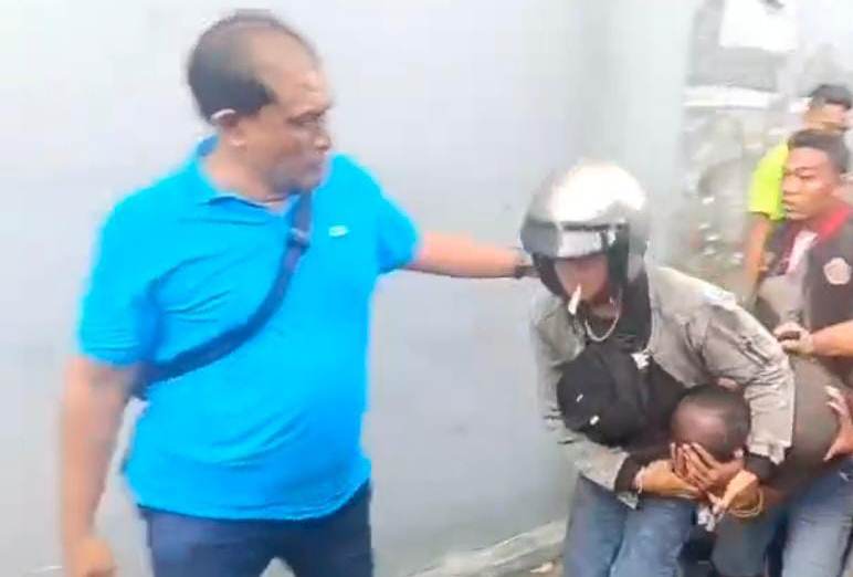 Maling HP Pemancing di Kenjeran Babak Belur Dimassa