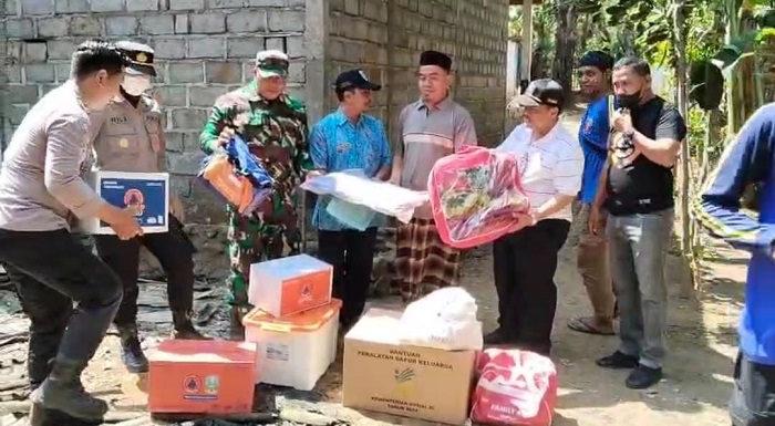 Peduli Korban Kebakaran, Polres Probolinggo Gandeng Pemerintah Daerah Berikan Bantuan Warga Terdampak 