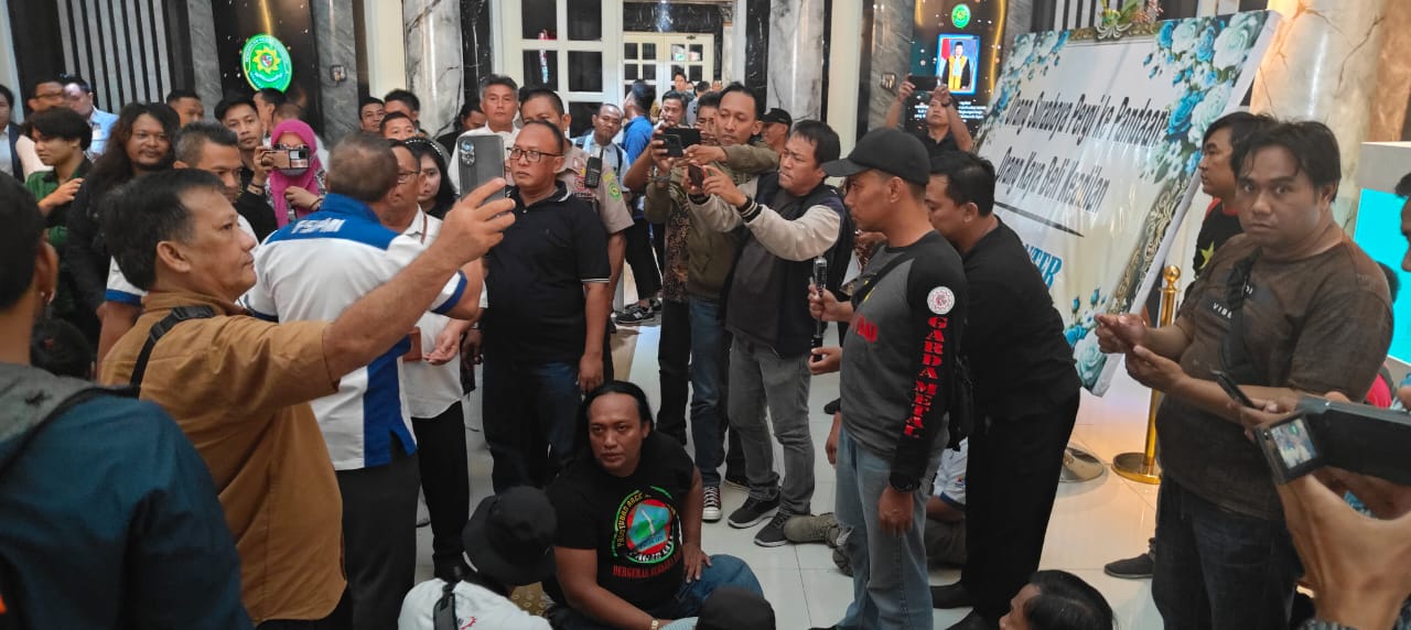 Pembebasan Gregorius Ronald Tannur Picu Gelombang Demo, Massa Bentrok dengan Sekuriti