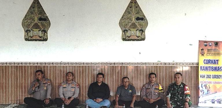 Polsek Lakarsantri Sapa Warga Lontar Lewat Jumat Curhat Bahas Miras dan Judi Online