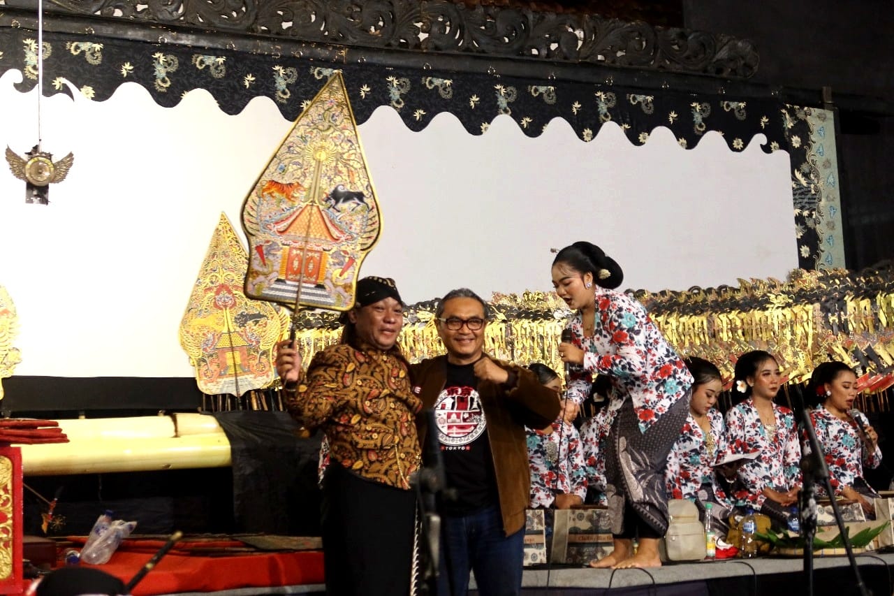 Wayang Kulit Hibur Generasi Z di Dies Natalis FIB UNEJ ke-60, Ajak Generasi Muda Mencintai Budaya Bangsa