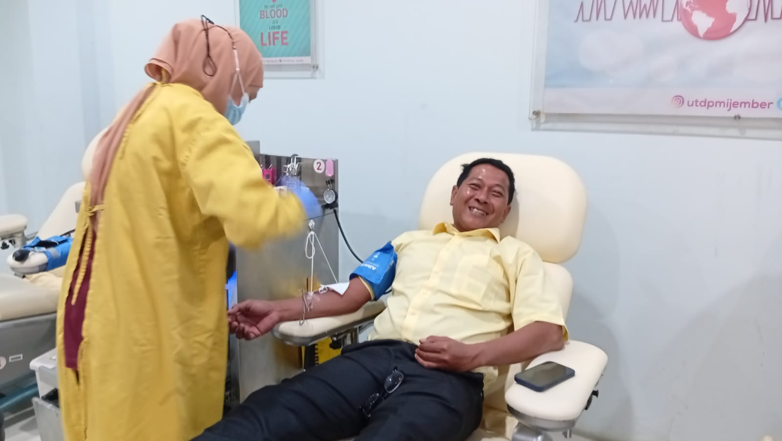 Tak Sekadar Bicara Kebijakan, Legislator Jember Ini Buktikan Kepedulian Lewat Setetes Darah