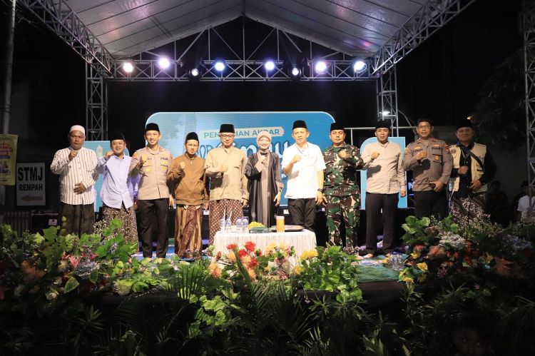 Kapolres Kediri Kota Hadiri Pengajian Akbar Sinau Syukur di Masjid Al Khalid