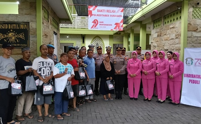 Peringati Hari Bhayangkara Ke-79, Polsek Sawahan Tebar Kebaikan Lewat Baksos dan Bakti Religi