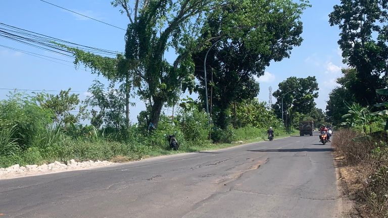 Jalan Raya Imaan Ambles Bahayakan Pengendara, Baru Sebulan Ditambal Sulam