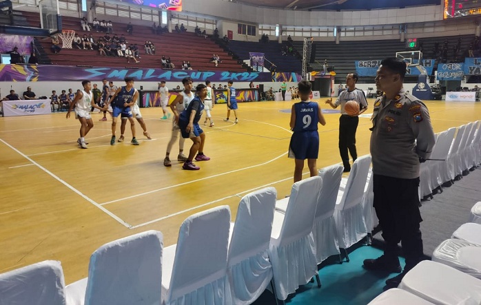 Polsek Gayungan Pastikan Keamanan Terjaga, SMPN 19 Raih Juara Basket SMALACUP 2K25