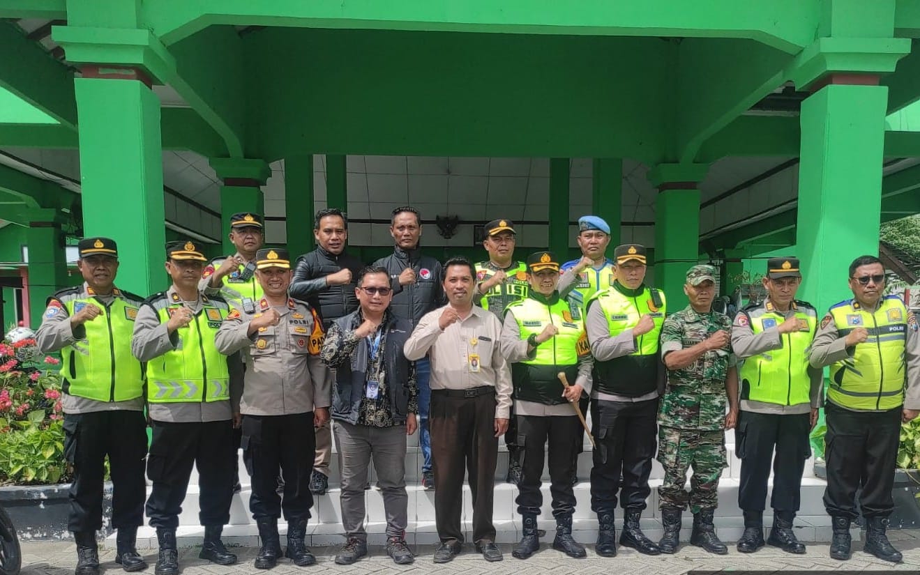 Kapolres Bojonegoro Cek Rekapitulasi Hasil Penghitungan Perolehan Suara PPK Padangan