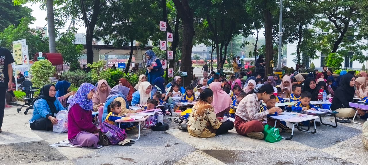 Membludak, Ratusan Murid Ikuti Lomba Mewarnai di Surabaya Fashion Festival 2025