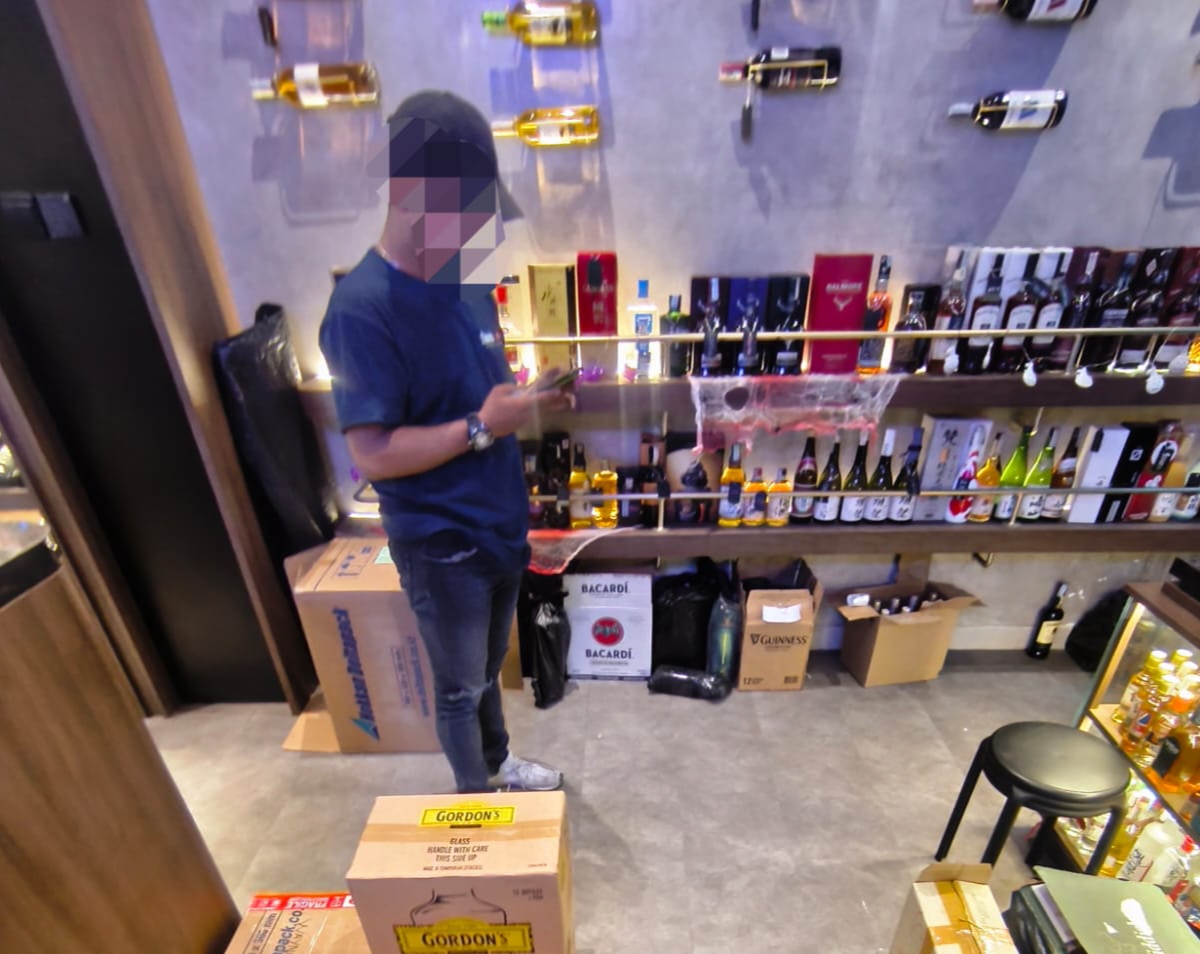 Langgar SE Pemkot Surabaya, Toko Miras Bottles up di San Antonio Kepergok Jual Eceran