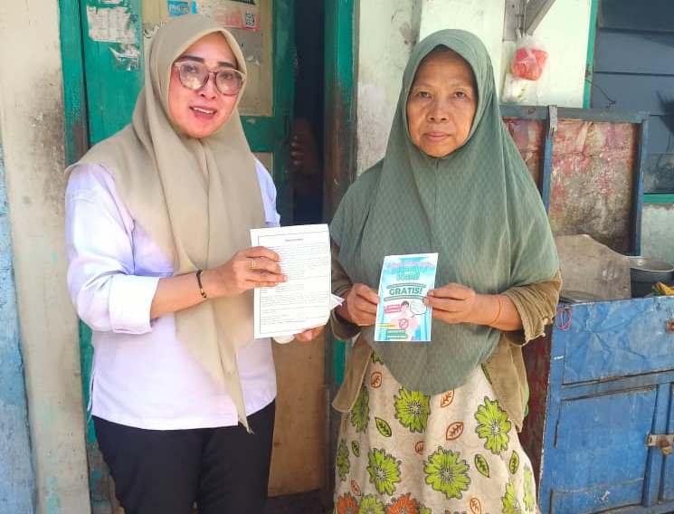 Cegah Pungli, Aparatur Kelurahan Bongkaran Surabaya Datangi Warga dari Rumah ke Rumah