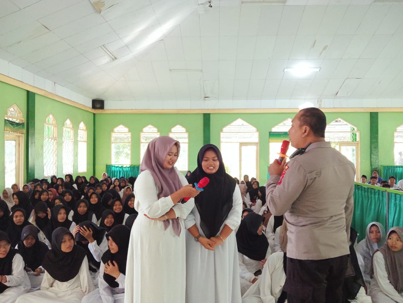 Satbinmas Polresta Banyuwangi Edukasi Pelajar MTsN 10 Bahaya Narkoba dan Kenakalan Remaja