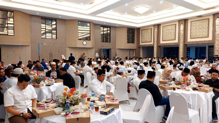 Ditintelkam Polda Jatim Beri Santunan dan Sembako kepada Ratusan Anak Yatim Piatu