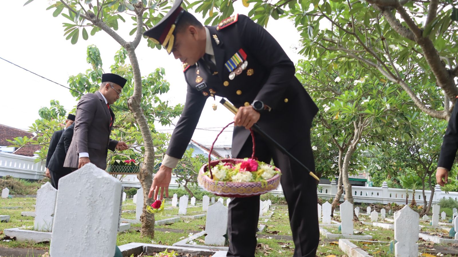 Berlangsung Khidmat, Kapolresta Banyuwangi Ikuti  Rangkaian Peringatan Hari Pahlawan