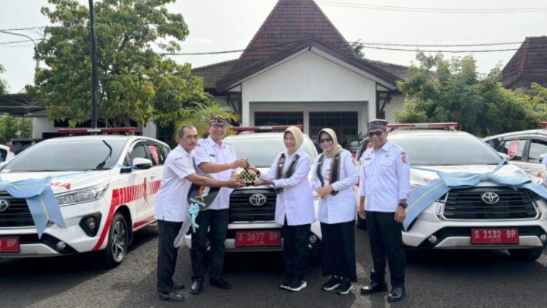 Pemkab Bojonegoro Serahkan Sarana Prasarana Penunjang Layanan Kesehatan Puskesmas dan RSUD