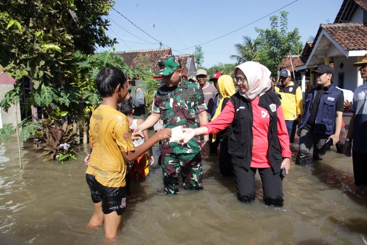 Dandim 0821/Lumajang Bersama Forkopimda Tinjau Lokasi Banjir Pastikan Penanganan Cepat untuk Warga