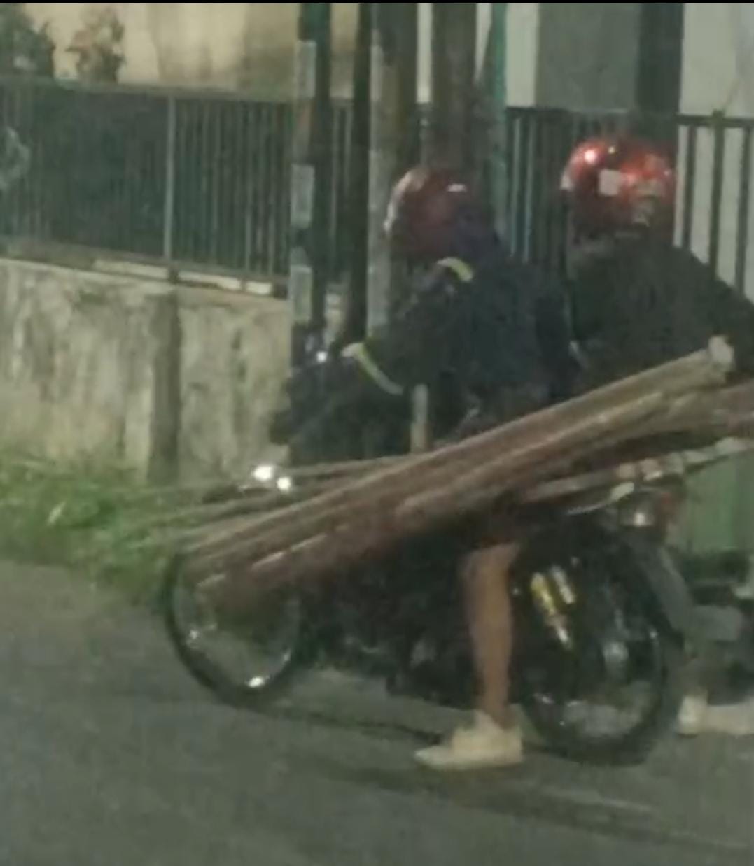 Pencuri Scaffolding Dimassa Warga Kebonsari, Satu Kabur