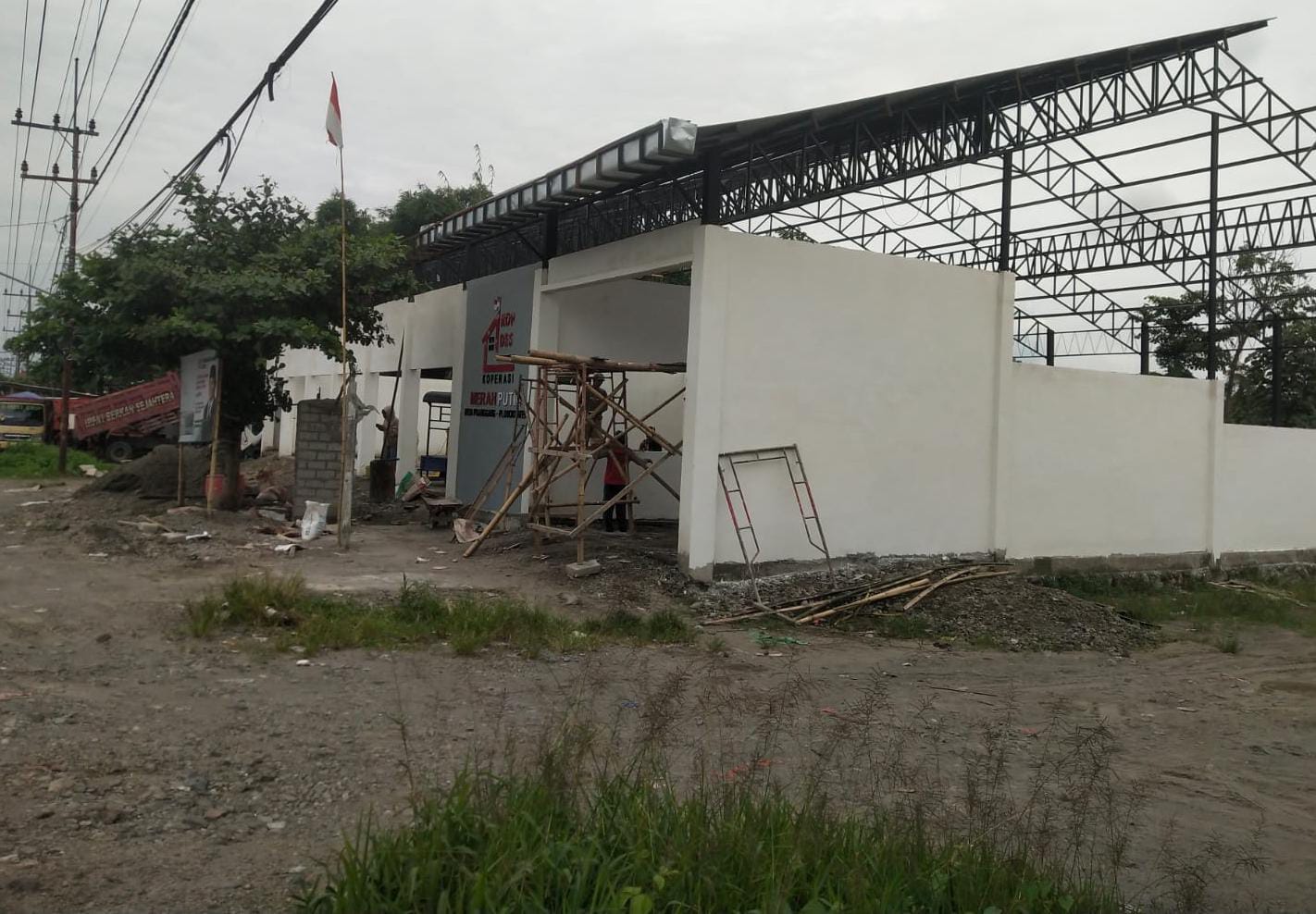 Pembangunan Gerai KDMP di Kabupaten Kediri Tuai Sorotan 