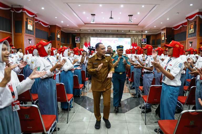 Wali Kota Surabaya Buka Pusdiklat Paskibra 2025, Ingatkan Pentingnya Kekompakan Tim