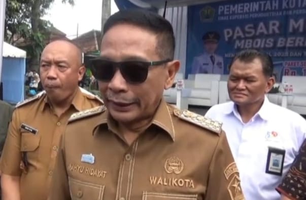 Hanya Bayar Rp 100 Ribu, Warga Malang Bawa Pulang Sembako Senilai Rp 200 Ribu di Pasar Murah Pemkot