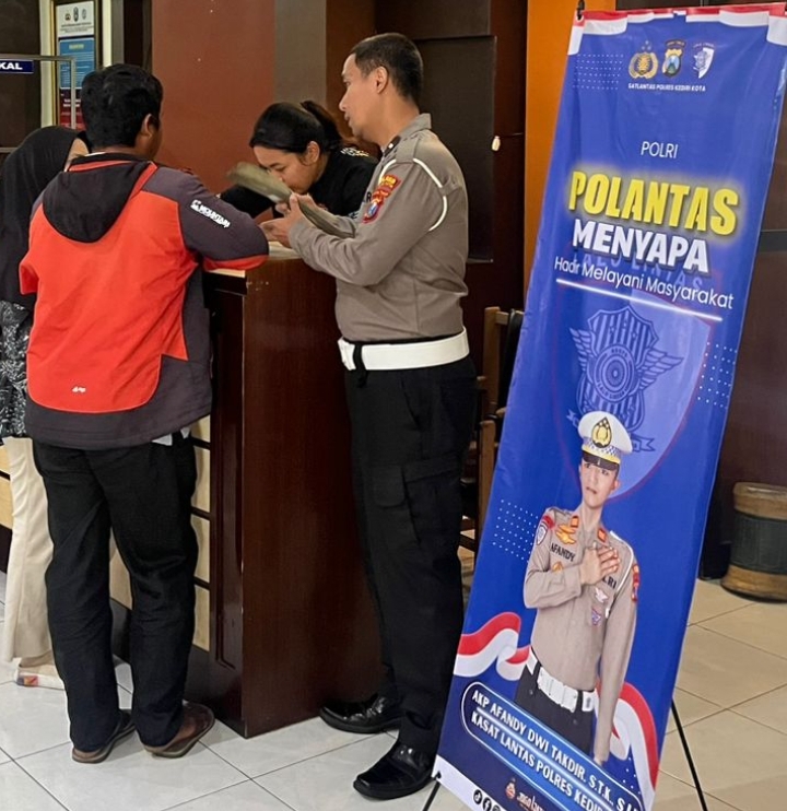 Bangun Kepercayaan Publik, Polres Kediri Kota Gencarkan Program Polantas Menyapa