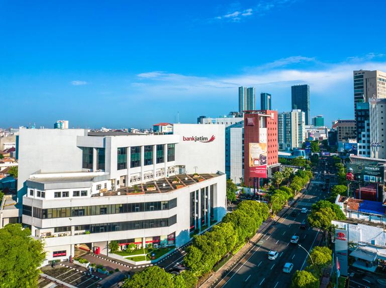 Optimis Kinerja Positif 2026, Dua Direksi Bank Jatim Kompak Borong Saham