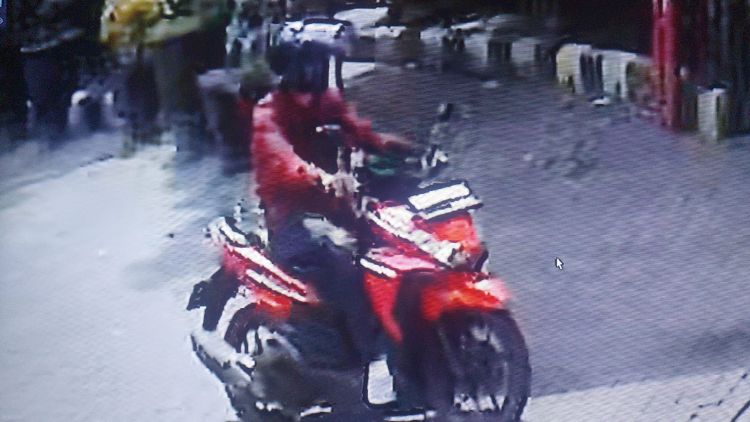 Maling Gondol Sepeda Motor di Kampus PPNI Mojokerto Terekam CCTV