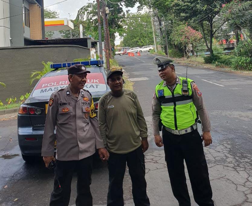 Sasar Perumahan Kedung Baruk Utara, Polsek Rungkut Gelar Patroli Pastikan Kamtibmas Aman dan Kondusif