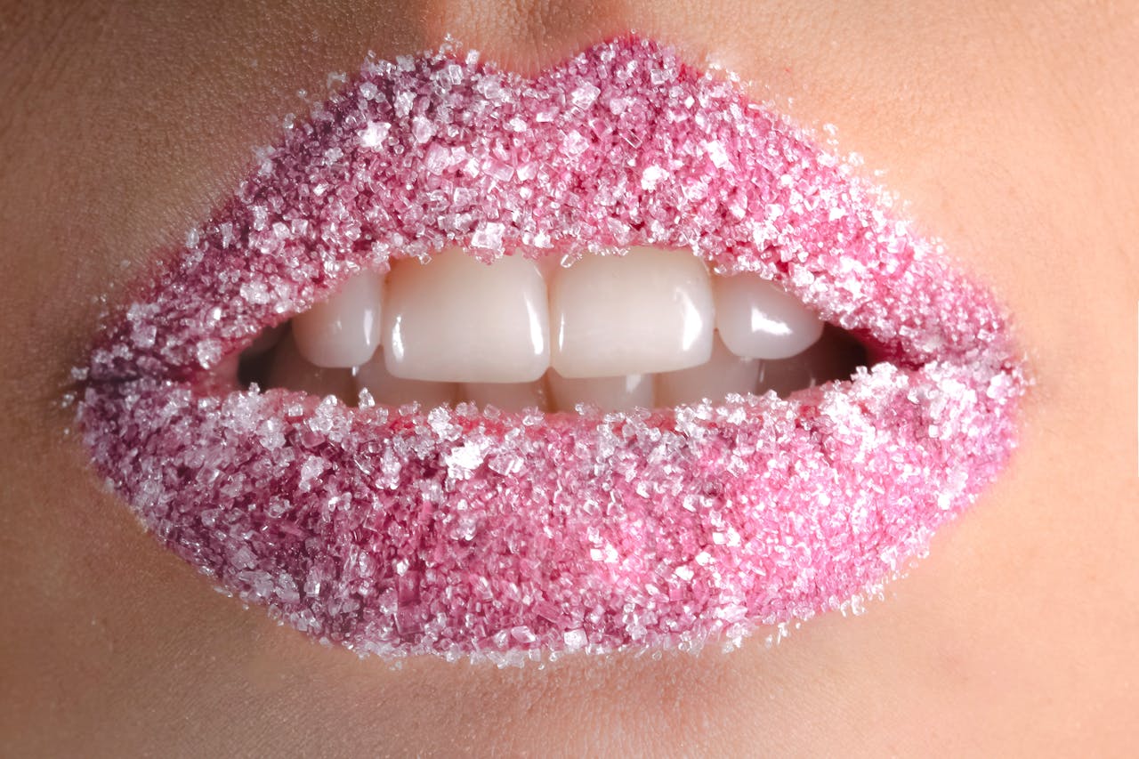 Bibir Merona Alami, 5 Tips Memilih Lipstik Tahan Lama dan Aman untuk Puasa