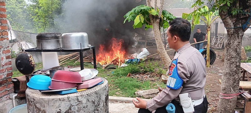 Polsek Pungging Bubarkan Arena Judi Sabung Ayam di Desa Watukenongo