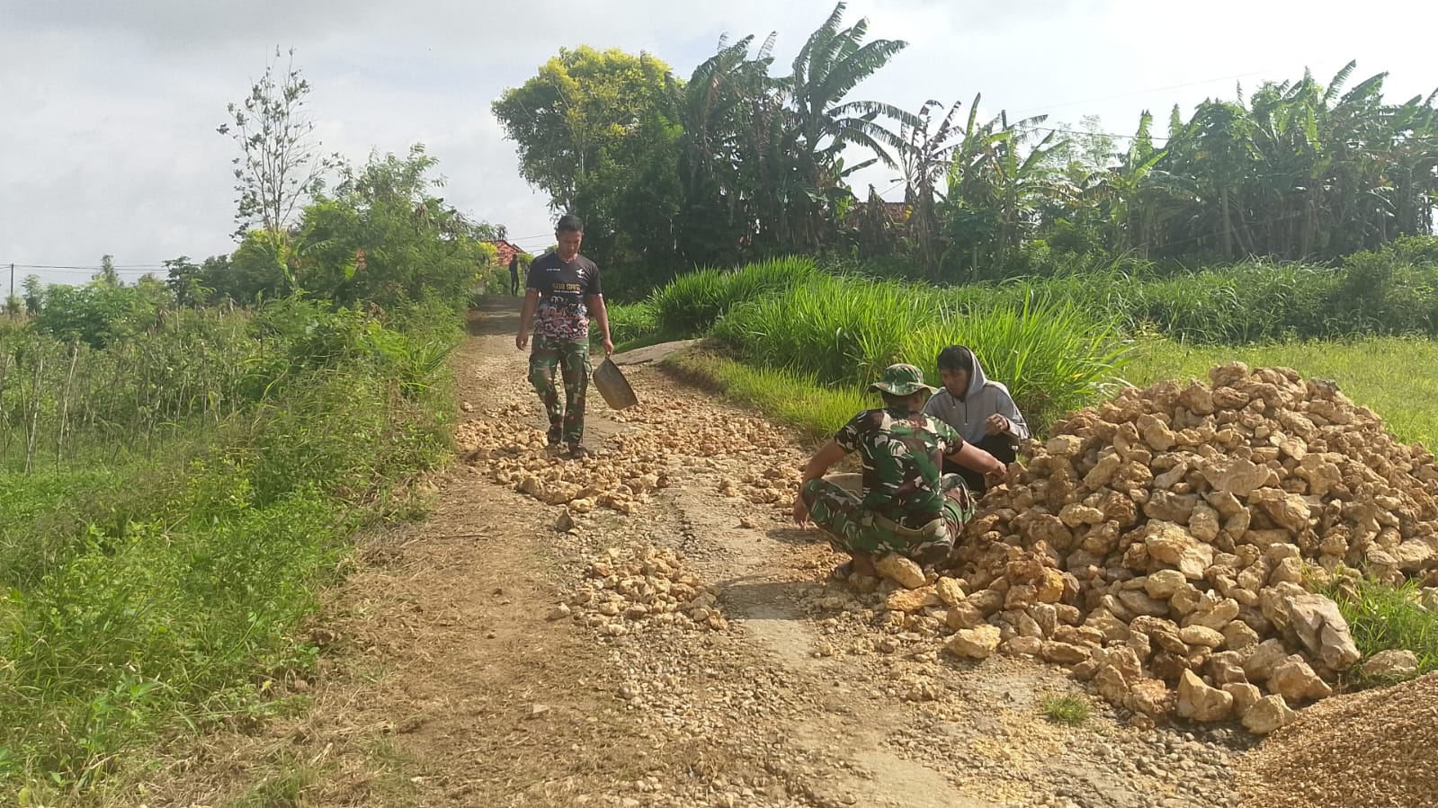 Kerja Cepat Satgas TMMD, 500 Meter Dasar Jalan Mandala Tuntas dalam Hitungan Hari