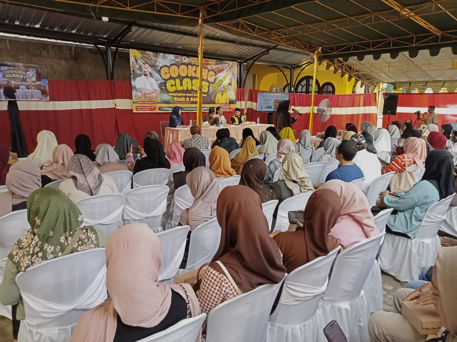 Ratusan Warga Tulungagung Ikuti Cooking Clas di Kantor DPD Golkar