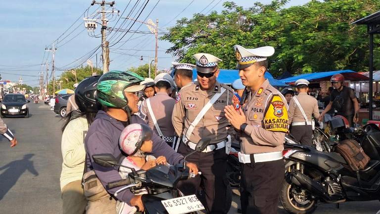 Ops Patuh Semeru 2025, Satlantas Polres Blitar Sampaikan Pesan Humanis kepada Pelanggar Lalu Lintas