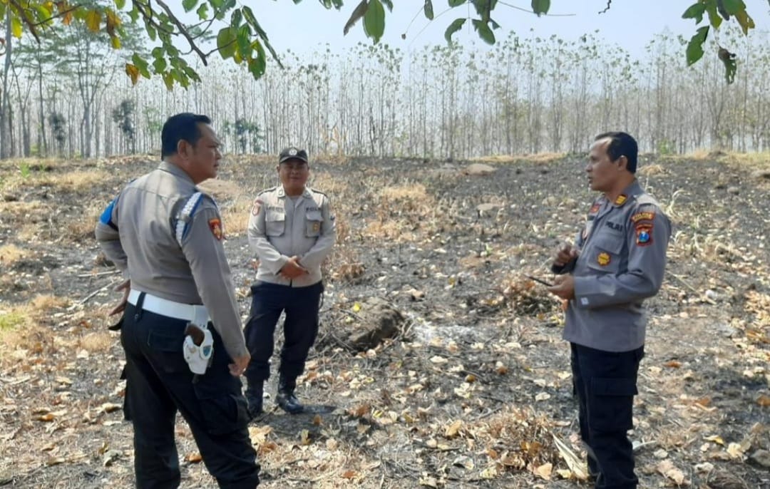 Cegah Karhutla, Polsek Jatirejo Patroli Kawasan Hutan