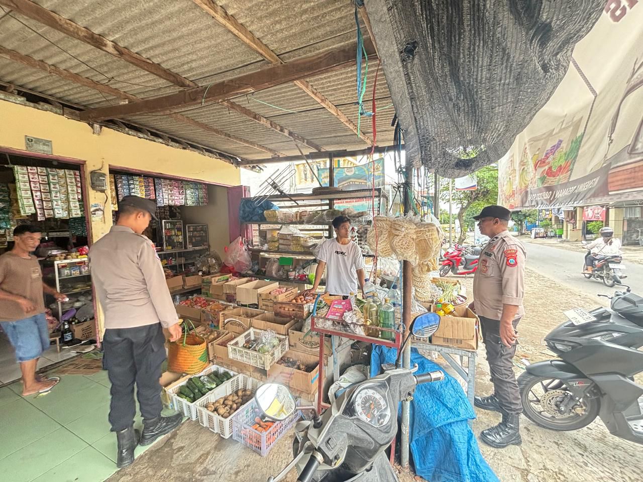 Patroli Pasar Jelang Lebaran, Polres Ngawi Pastikan Harga dan Stok Bapokting Aman 