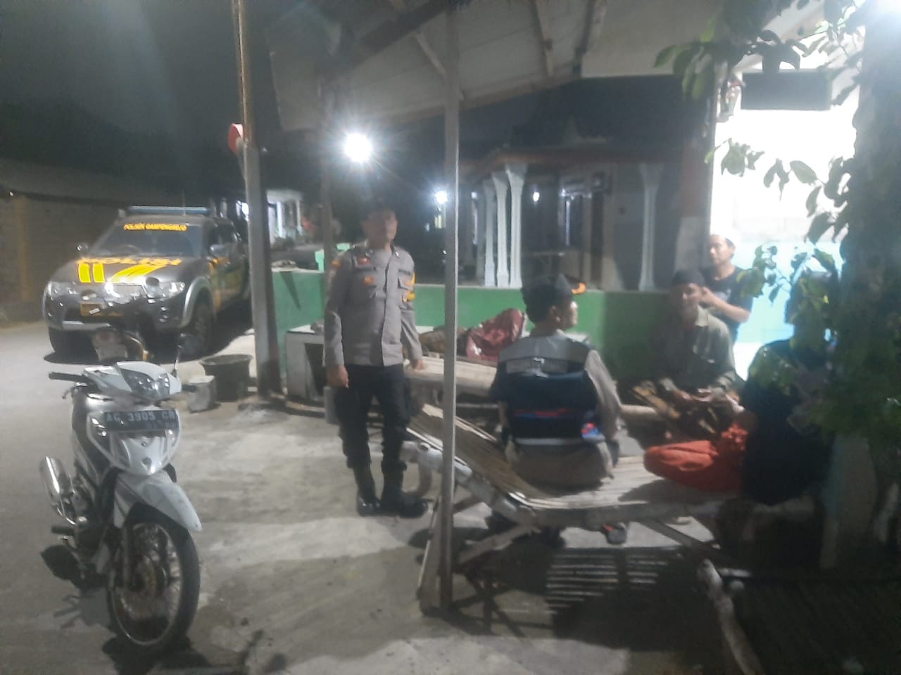 Polsek Gampengrejo Giatkan Patroli Sambang Pos Kamling