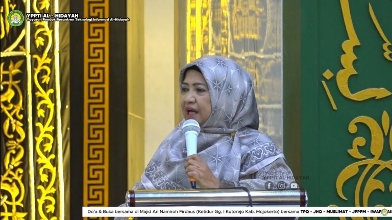 Travel Umrah AN Namiroh Mojokerto Berikan Subsidi 50 Persen kepada Hafiz dan Hafiza