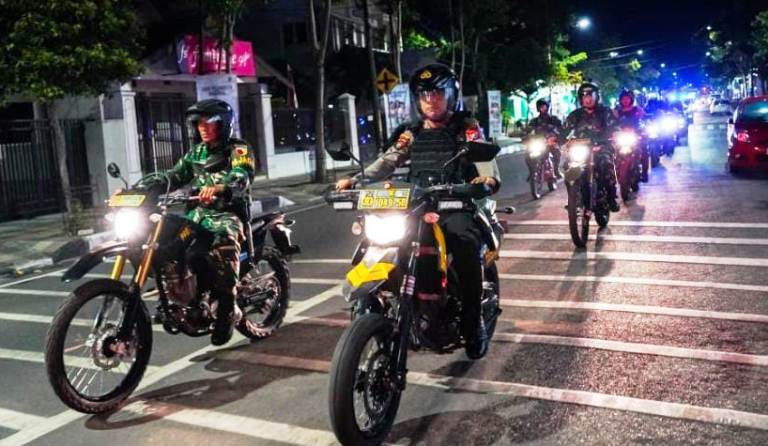 Aparat Gabungan TNI-Polri hingga Satpol PP di Bojonegoro Gelar Patroli Skala Besar Jaga Kondusivitas