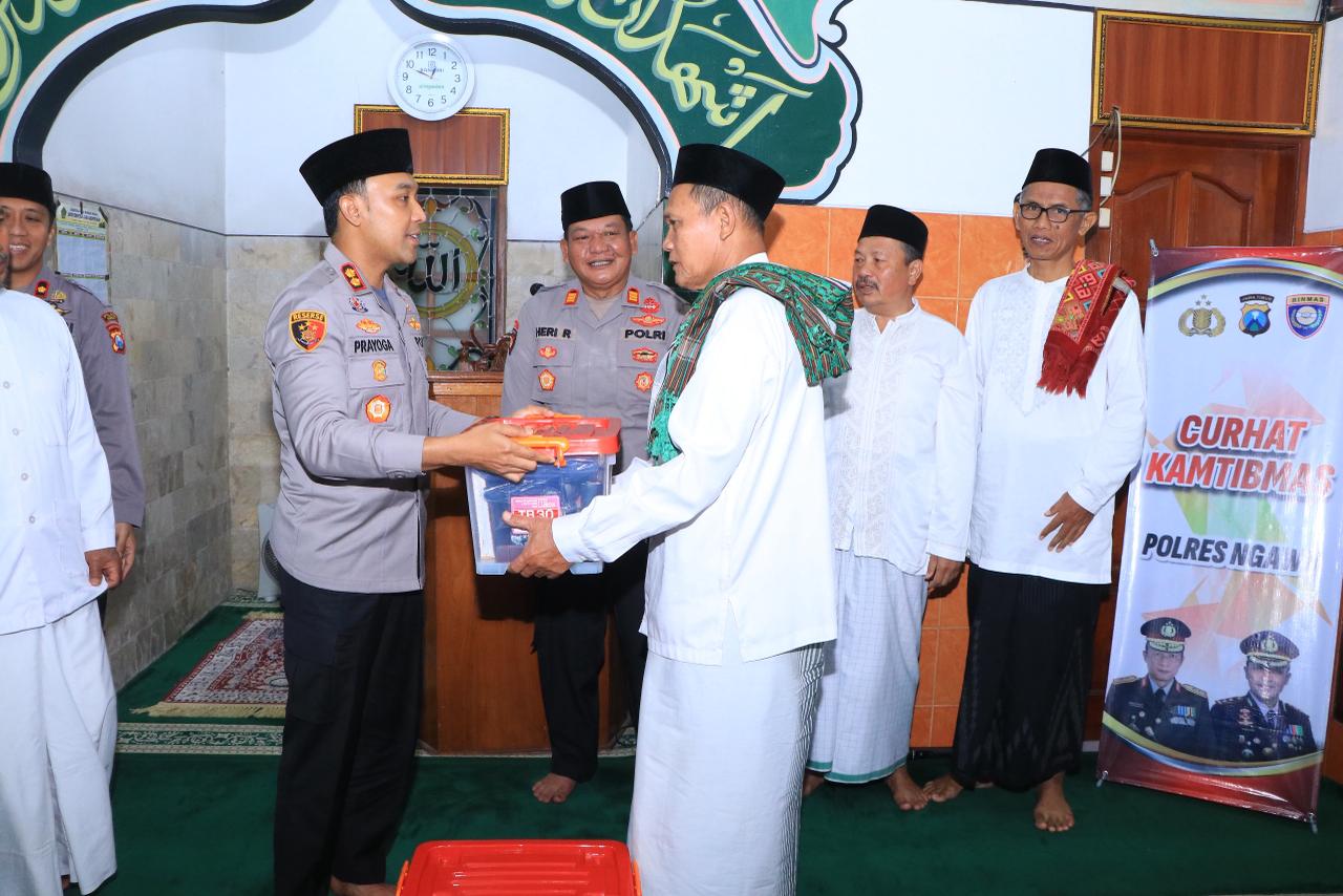 Pererat Silaturahmi, Kapolres Ngawi Gelar Safari Jumat di Sine