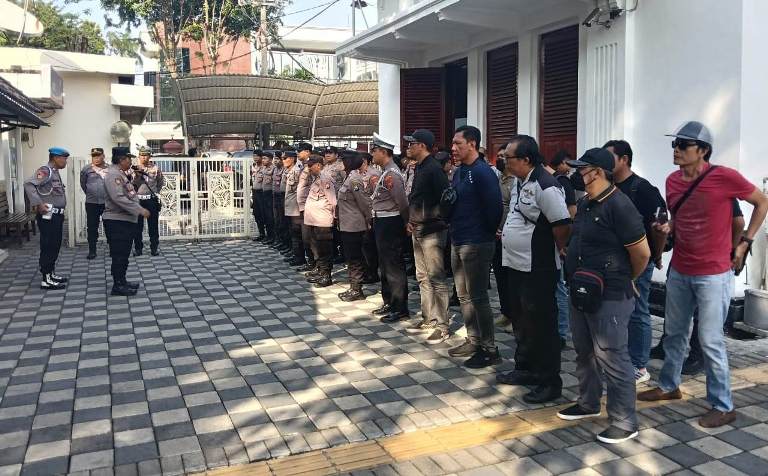 63 Personel Gabungan Amankan Sidang Krusial Kepailitan PT Pakerin di PN Surabaya