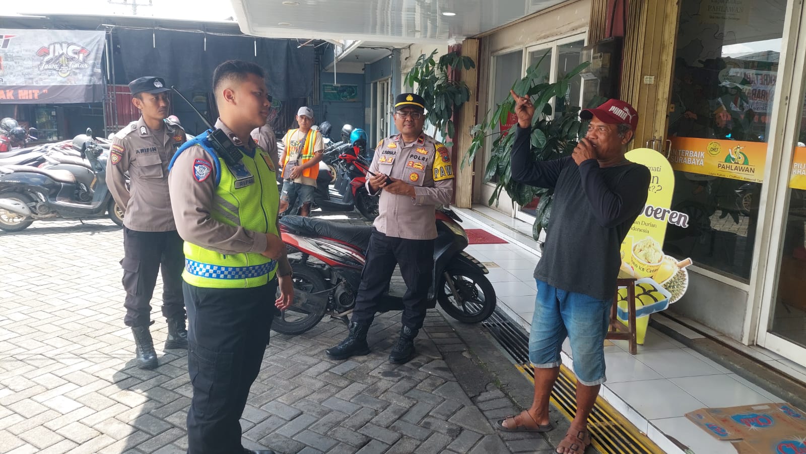 Respons Cepat Call Center 110, Polsek Sawahan Amankan Pak Ogah yang Resahkan Pengendara di Banyu Urip