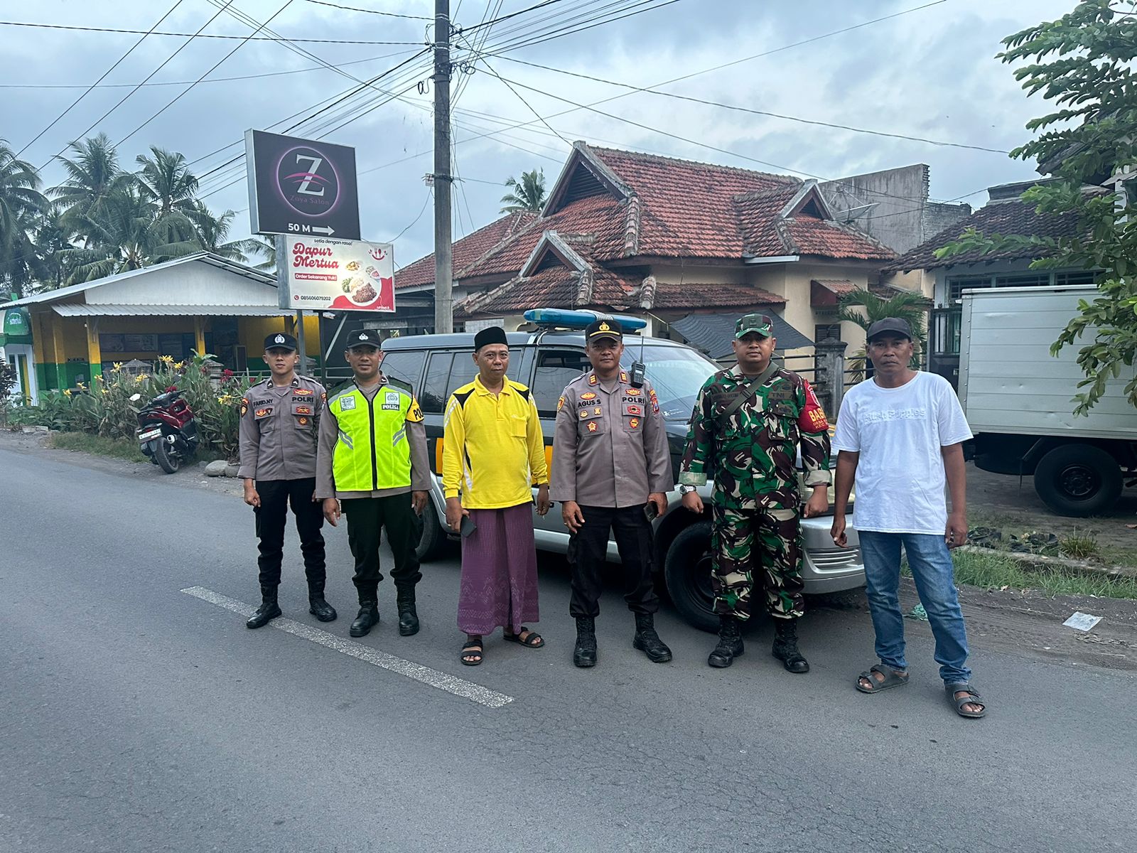 Kapolsek Pasirian Imbau Truk Pengangkut Pasir Tak Lintasi Jalan Gondoruso, Bades dan Kalibendo