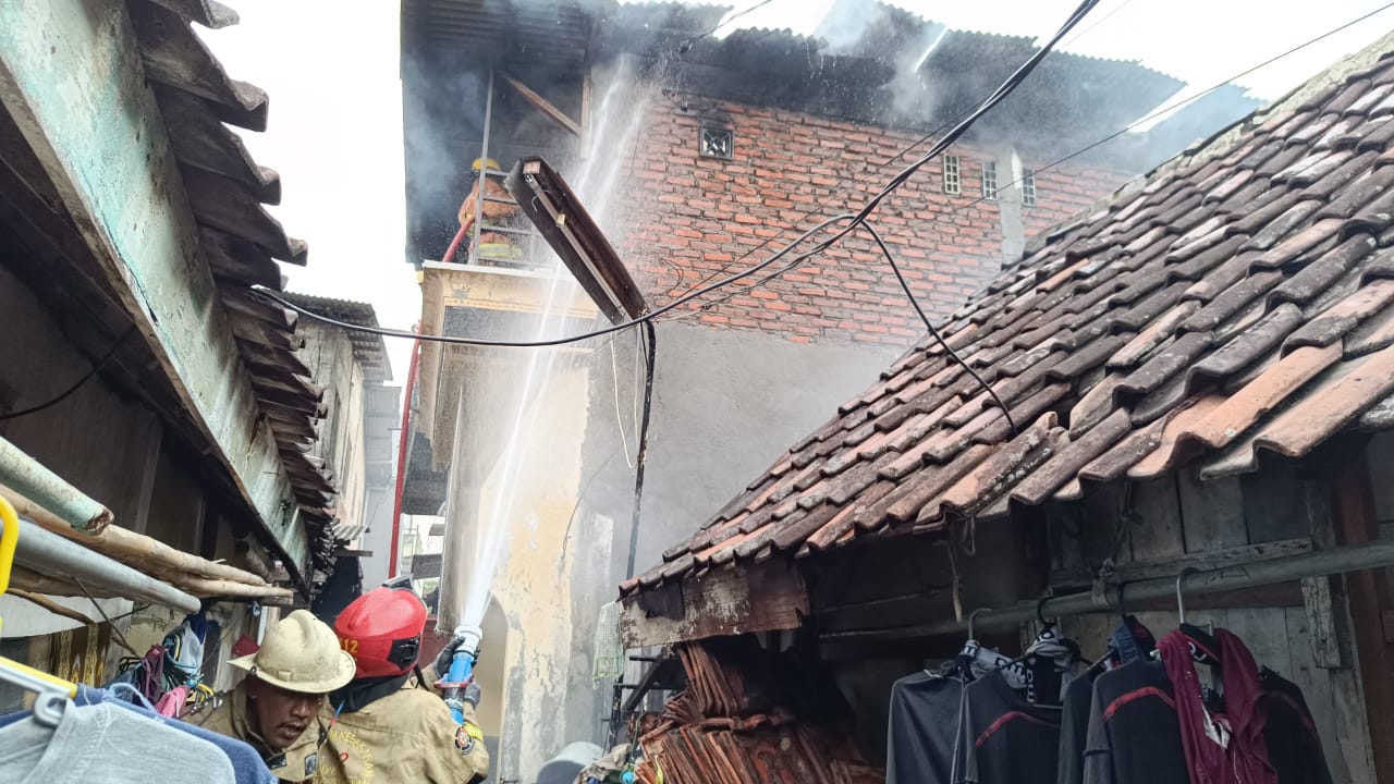 Kebakaran Rumah di Kedungdoro Surabaya Diduga Akibat Korsleting Listrik