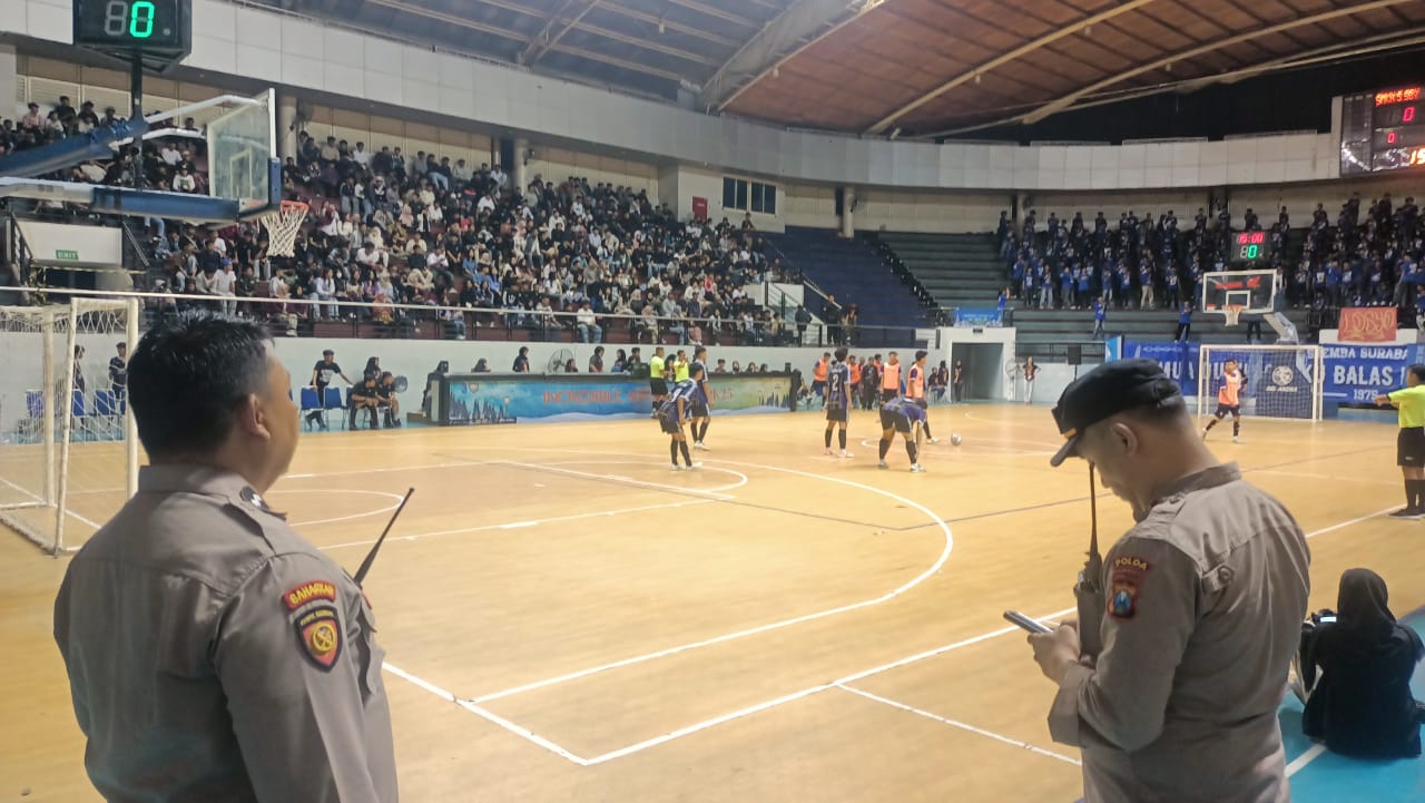 Kapolsek Gayungan Apresiasi Kelancaran Incredible Sixteen Cup 2K25 di Jawa Pos Arena