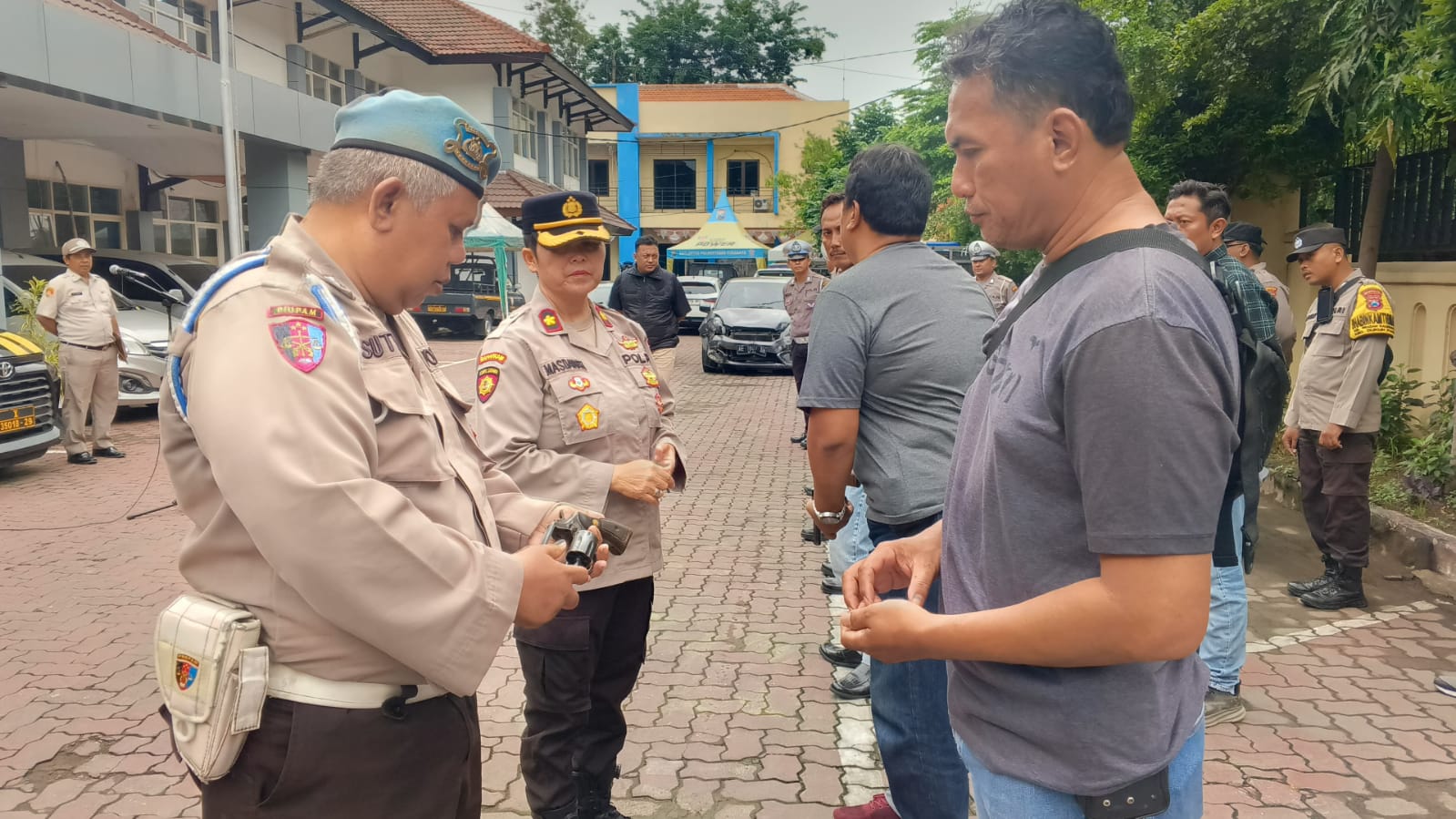 Kapolsek Dukuh Pakis Tekankan Pentingnya Kesiapsiagaan Senjata Api