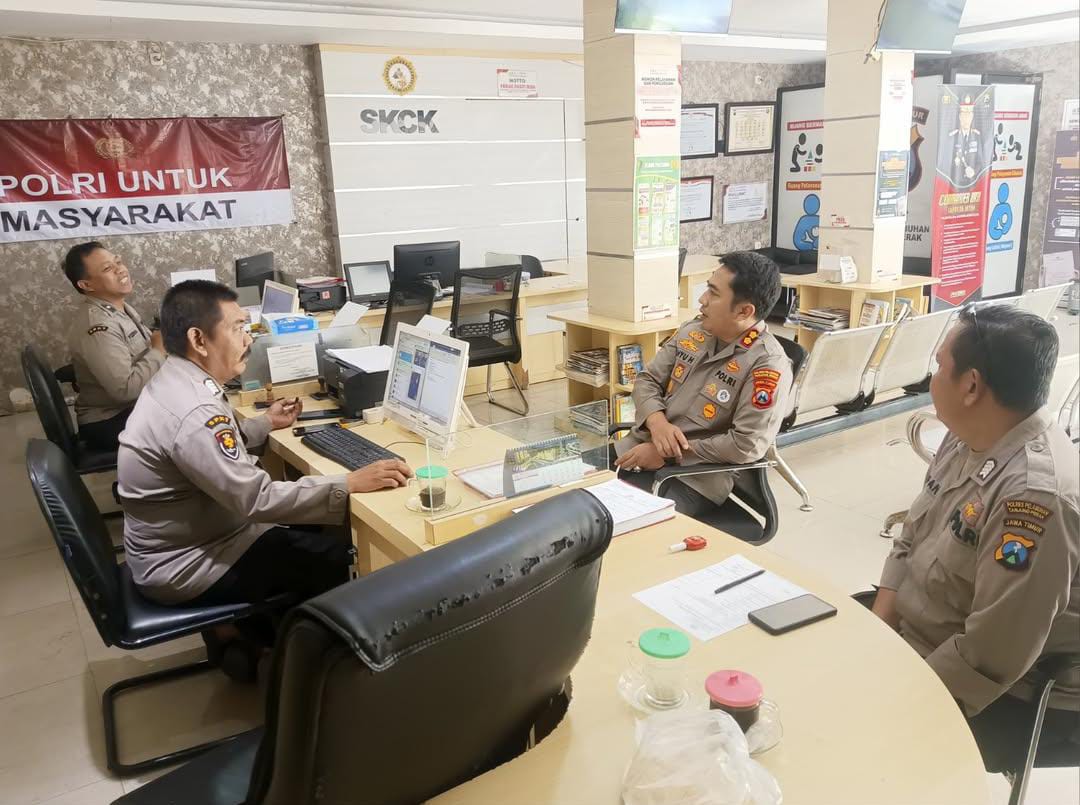 Kapolres Pelabuhan Tanjung Perak Inspeksi Ruang Pelayanan Publik, Pastikan Kualitas Layanan Prima