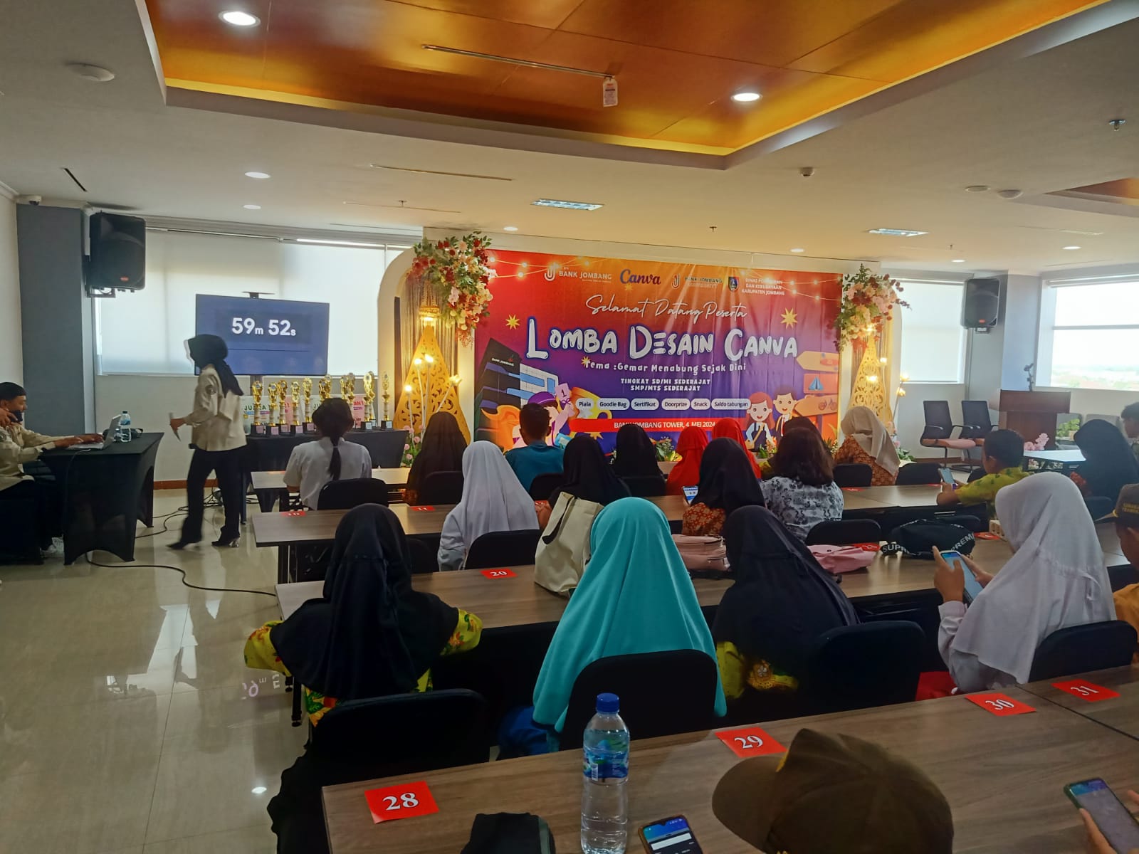 Gali Kreatifitas Pelajar  Bank Jombang Gelar Desain Canva