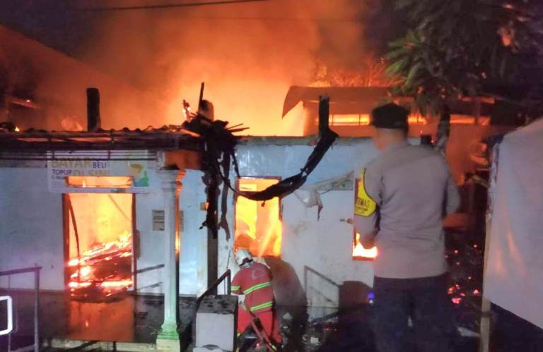 Bakar Sampah, Kantor Bekas KUD di Pasuruan Terbakar